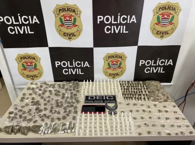 Polícia apreende mais de 500 porções de drogas no Campo dos Alemães