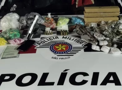 Perseguição policial apreende três homens com armas e drogas em Caraguá