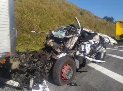 Acidente na Carvalho Pinto deixa vítima fatal em Jacareí