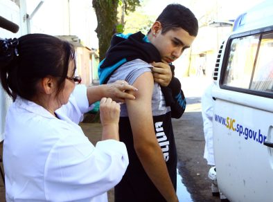 Vacina contra a meningite ACWY é ampliada para adolescentes de 13 a 14 anos, em São José