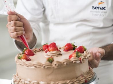 Curso gratuito de Bolos e Tortas abre 20 vagas nesta sexta (07)