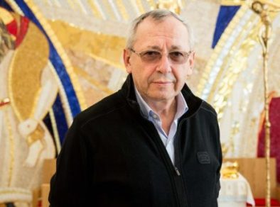 Igreja na França estuda retirar mosaico de padre acusado de abuso sexual