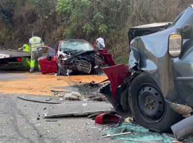 Colisão entre veículos deixar três mortos e seis feridos em Bragança Paulista