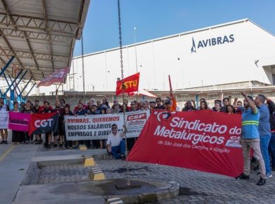 Trabalhadores da Avibras decidem dar continuidade à paralisação após um ano de greve