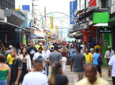 Pesquisa da ACI revela dados para aquecer o mercado de roupas e calçados em São José    