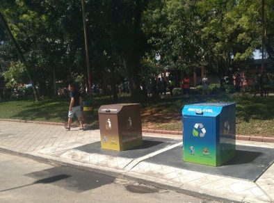 Centro de São José recebe mais duas lixeiras para coleta soterrada