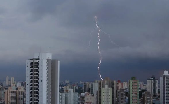 Fortes chuvas devem acontecer entre quinta e sábado, alerta Defesa Civil