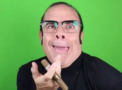 Estreia nacional: Teatro Colinas recebe espetáculo ‘Mário, sai do armário’, com André Mattos