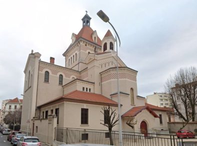 Padre descobre que será pai e renuncia durante missa na França