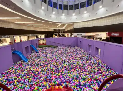 Shopping de São José retoma piscina de bolinhas gigante até março