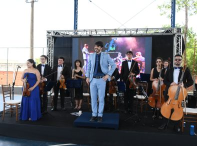 Alunos da escola estadual Elmano Ferreira Veloso assistem apresentação da Orquestra Filarmônica do Vale do Paraíba 