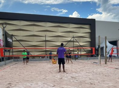 Programação de Férias:  Shopping Jardim Oriente amplia horário de aulas de beach tennis gratuitas