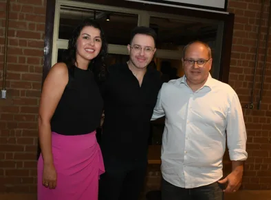 Jornalista celebra aniversário ao lado de amigos em São José dos Campos