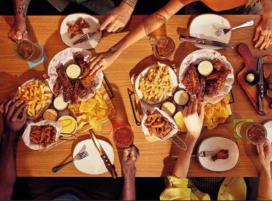 Mais tempo para curtir o rodízio do Outback? Marca amplia horário de sua icônica oferta durante a semana!