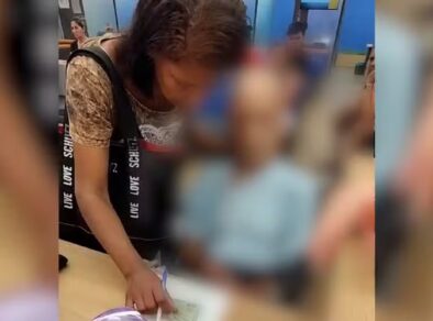 Novas imagens mostram mulher levando idoso morto para sacar empréstimo