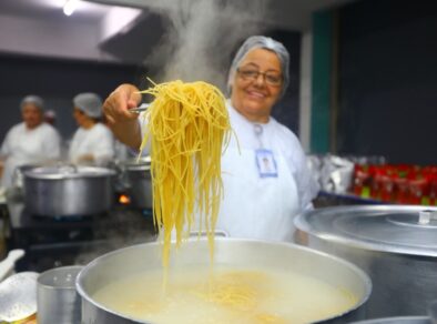 Macarronada de 1° de maio começa às 10h nesta quarta (01)