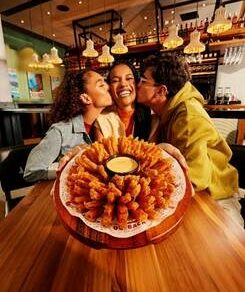 Outback e Abbraccio promovem experiência especial para celebrar o Dia das Mães