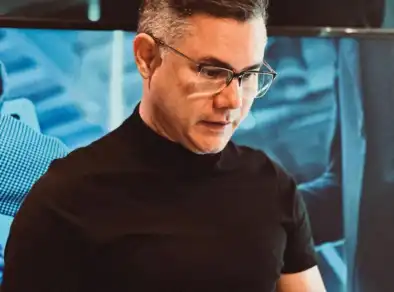 Setor de saúde vai na contramão do preconceito na contratação de profissionais acima dos 50 anos