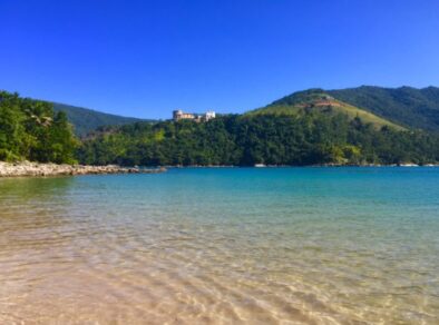 Jovem de 18 anos morre afogado na praia de Maranduba, em Ubatuba