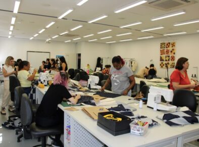 Alunos de moda do Senac Pindamonhangaba confeccionam roupas para desfile em homenagem à Tarsila do Amaral