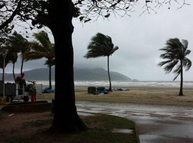 Ventos de até 75 km/h e ondas de até 3 metros podem atingir o Litoral Norte