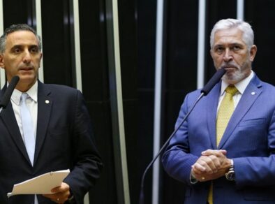 Cury e Milton Vieira votaram a favor da PEC das Praias em 2022