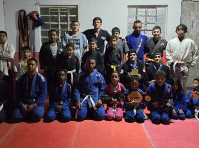 Projeto social de Jiu jitsu realizado pela Associação Esporte Dez no bairro Campo dos Alemães