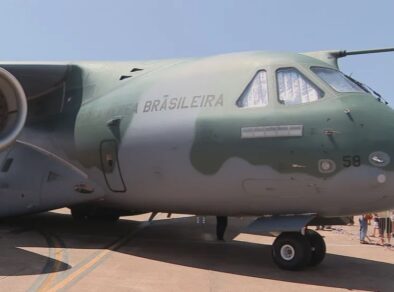 Avião da Embraer é utilizado para combater queimadas do Pantanal