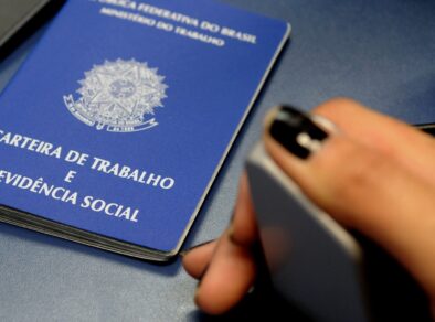 Embora não exista lei específica, nome social no trabalho é previsto em decreto federal