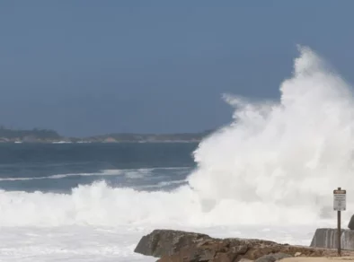 Marinha estende até terça (2) alerta de ondas de até 3 metros