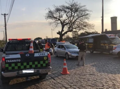 Operação da PRF multa 65 pessoas por dirigirem bêbadas após festa em Caçapava