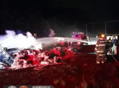 Três ficam feridos após acidente entre dois caminhões e incêndio na Dutra