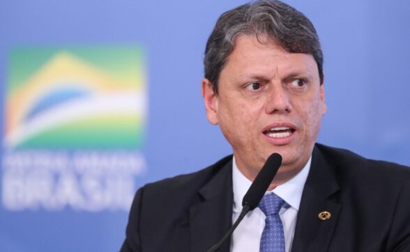 Tarcísio nega apoio à reeleição de Anderson Farias em São José dos Campos