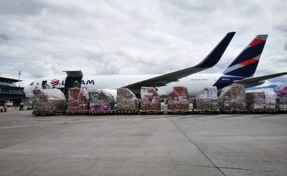 LATAM anuncia terceira frequência semanal na rota cargueira Miami-São José dos Campos