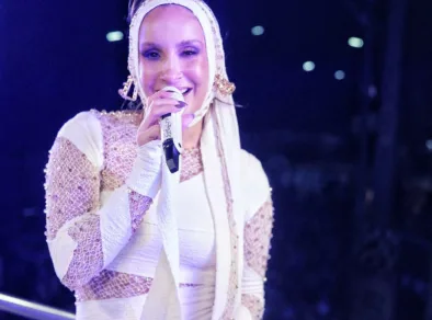 Na segunda noite de Fortal shows Claudia Leitte canta seus sucessos vestida de Mumia