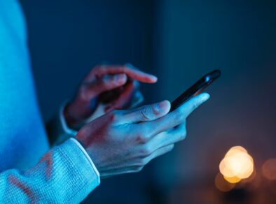 Proteger celular com seguro pode evitar dor de cabeça durante viagem de férias