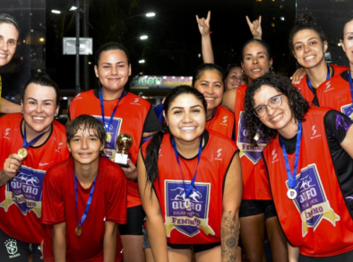 Brasil na final do futebol feminino em Paris!