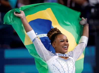 OURO DO BRASIL! De Guarulhos (SP), Rebeca Andrade conquista a primeira colocação na ginástica artística