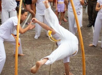 Centro Cultural Zumbiarte realiza apresentação de Capoeira no Taubaté Shopping