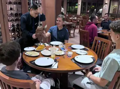 Churrascaria Estância convida as famílias de SJC para celebrar o Dia dos Pais