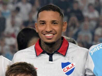 Zagueiro do Nacional-URU que sofreu ataque cardíaco durante jogo morre em São Paulo