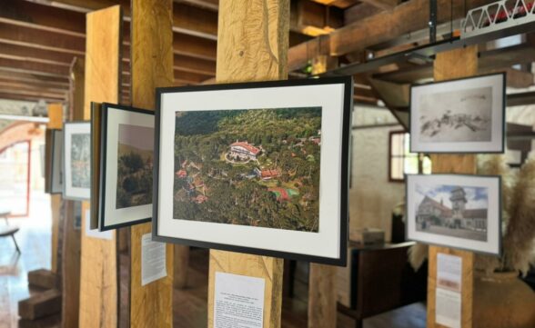 Exposição Paisagem Construida em cartaz no Parque Bambuí, retrata a história da arquitetura de Campos do Jordão