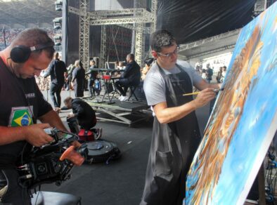 Artista plástico Diego Mendonça participa da Expo Cristã fazendo ‘live painting’ (pintura ao vivo) no stand da Universal Music Gospel 