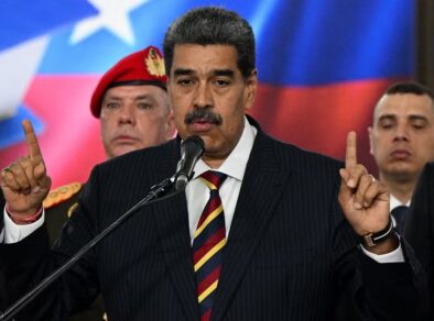 Maduro decreta adiantamento do Natal para outubro na Venezuela