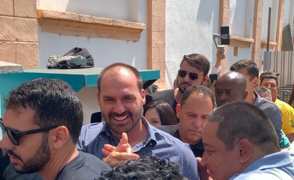 Eduardo Bolsonaro diz que, “não fecho apoio com o Kassab, aqui estamos com Cury”