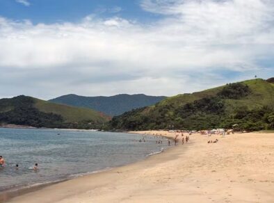 Homem é encontrado morto na praia de Toque Toque Pequeno em São Sebastião