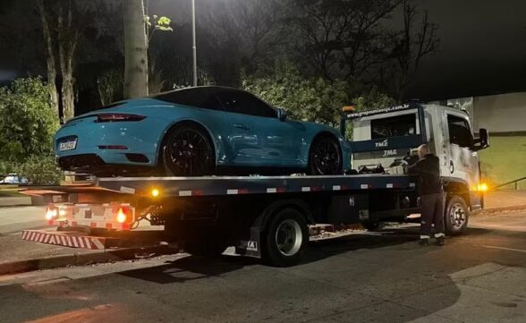 Dois são presos após disputa de racha com carros de luxo em São José