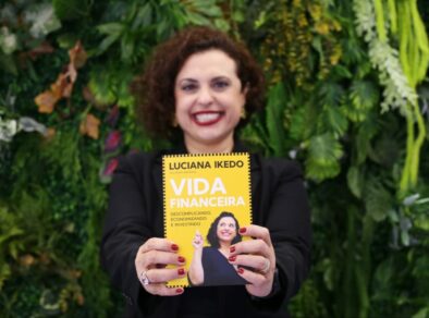 Escritora e especialista em finanças, Luciana Ikedo, participa da Bienal do Livro em São Paulo