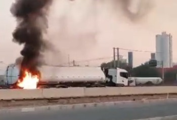 Caminhão-tanque pega fogo na manhã desta quinta (12) na Dutra