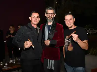 Mais uma surpreendente noite com charutos, gastronomia, conexões e negócios